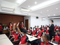 กล่าวต้อนรับพร้อมกระตุ้นการเรียนรู้ก่อนเริ่มต้นกิจกรรมฝึกอบรม